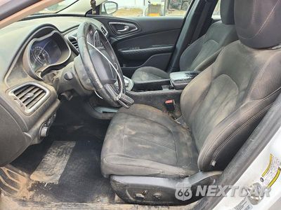 Zdjęcie 7 z 12 samochodu: 2015 CHRYSLER 200 LIMITED VIN:1C3CCCAB5FN704376 - miniatura