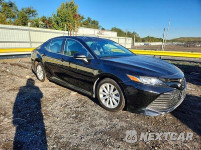 Czwarte zdjęcie samochodu z boku: 2018 TOYOTA CAMRY LE VIN:4T1B11HK8JU646099 - miniatura