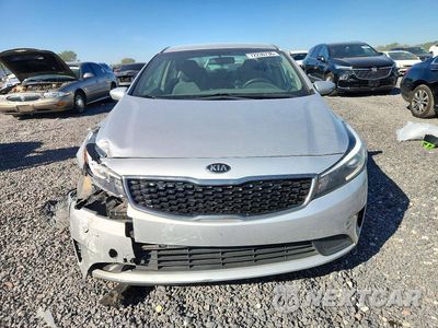 Piąte zdjęcie samochodu w środku: 2017 KIA FORTE LX VIN:3KPFK4A72HE045404 - miniatura