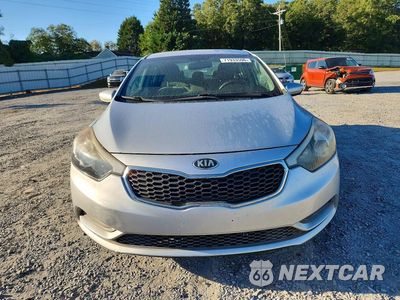 Piąte zdjęcie samochodu w środku: 2015 KIA FORTE LX VIN:KNAFK4A65F5312872 - miniatura