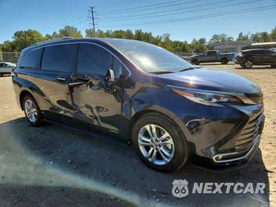 Czwarte zdjęcie samochodu z boku: 2021 TOYOTA SIENNA PLATINUM 7-PASSENGER VIN:5TDESKFC2MS004552 - miniatura