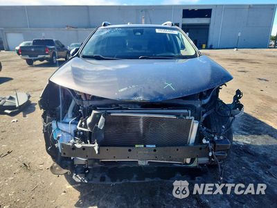 Piąte zdjęcie samochodu w środku: 2017 TOYOTA RAV4 XLE VIN:JTMRFREV6HJ108353 - miniatura