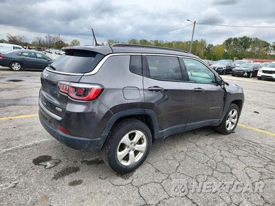 Trzecie zdjęcie samochodu z tyłu: 2020 JEEP COMPASS LATITUDE VIN:3C4NJDBB5LT101549 - miniatura
