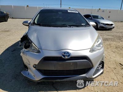 Piąte zdjęcie samochodu w środku: 2017 TOYOTA PRIUS C TWO VIN:JTDKDTB34H1596189 - miniatura