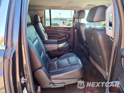 Zdjęcie 10 z 12 samochodu: 2017 CHEVROLET SUBURBAN C1500 PREMIER VIN:1GNSCJKC6HR177521 - miniatura