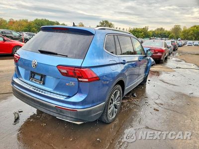 Trzecie zdjęcie samochodu z tyłu: 2018 VOLKSWAGEN TIGUAN SE VIN:3VV2B7AX4JM124036 - miniatura