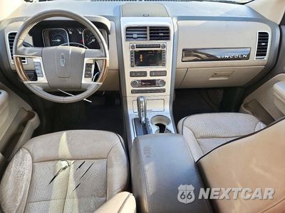 Zdjęcie 8 z 13 samochodu: 2010 LINCOLN MKX VIN:2LMDJ6JC0ABJ02764 - miniatura