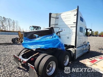 Trzecie zdjęcie samochodu z tyłu: 2021 VOLVO VNL SEMI TRUCK VIN:4V4NC9EH0MN271900 - miniatura