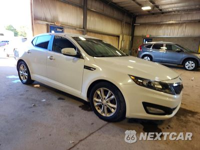 Czwarte zdjęcie samochodu z boku: 2013 KIA OPTIMA LX VIN:5XXGM4A77DG181835 - miniatura