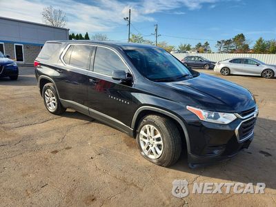 Czwarte zdjęcie samochodu z boku: 2018 CHEVROLET TRAVERSE LS VIN:1GNERFKW2JJ124998 - miniatura