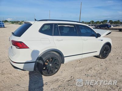 Trzecie zdjęcie samochodu z tyłu: 2021 VOLKSWAGEN TIGUAN SE VIN:3VV3B7AX0MM102723 - miniatura