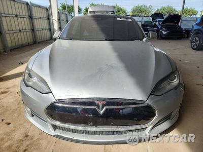Piąte zdjęcie samochodu w środku: 2014 TESLA MODEL S VIN:5YJSA1H1XEFP28586 - miniatura