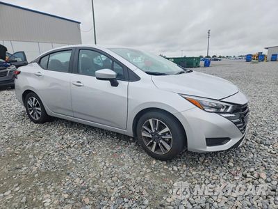 Czwarte zdjęcie samochodu z boku: 2025 NISSAN VERSA SV VIN:3N1CN8EV5SL840723 - miniatura