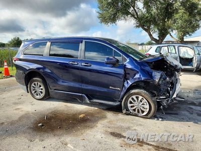 Czwarte zdjęcie samochodu z boku: 2022 TOYOTA SIENNA XLE VIN:5TDYRKEC9NS118074 - miniatura