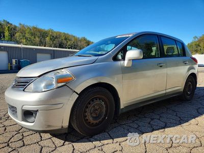 2012 NISSAN VERSA 1.8 S 3N1BC1CP7CL368815 - główne zdjęcie licytacji z USA - miniatura