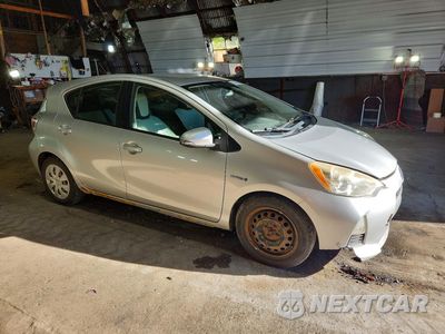 Czwarte zdjęcie samochodu z boku: 2013 TOYOTA PRIUS C ONE VIN:JTDKDTB31D1536624 - miniatura
