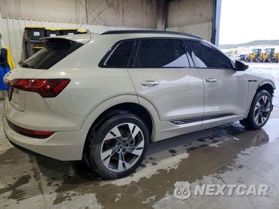 Trzecie zdjęcie samochodu z tyłu: 2022 AUDI E-TRON PREMIUM VIN:WA1AAAGE5NB013258 - miniatura