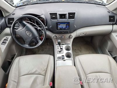 Zdjęcie 8 z 13 samochodu: 2009 TOYOTA HIGHLANDER BASE VIN:JTEES41A892146612 - miniatura