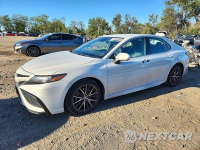 2024 TOYOTA CAMRY SE 4T1G11AK1RU204003 - główne zdjęcie licytacji z USA - miniatura
