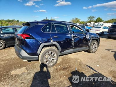 Trzecie zdjęcie samochodu z tyłu: 2024 TOYOTA RAV4 XLE PREMIUM VIN:2T3A1RFV7RW427290 - miniatura