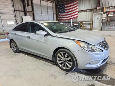 Czwarte zdjęcie samochodu z boku: 2011 HYUNDAI SONATA SE VIN:5NPEC4AC6BH123756 - miniatura