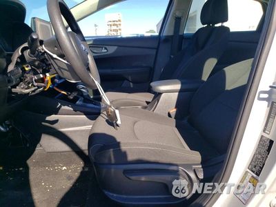 Zdjęcie 7 z 12 samochodu: 2019 KIA FORTE LXS VIN:3KPF24AD0KE058245 - miniatura