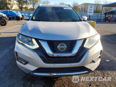 Piąte zdjęcie samochodu w środku: 2018 NISSAN ROGUE SL VIN:5N1AT2MT8JC740757 - miniatura