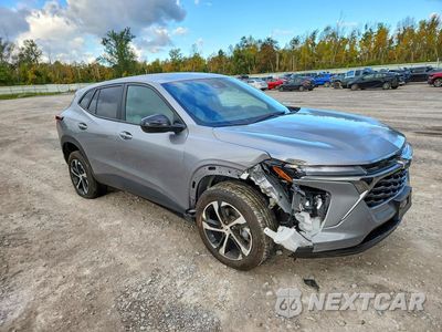 Czwarte zdjęcie samochodu z boku: 2025 CHEVROLET TRAX 1RS VIN:KL77LGEP9SC211961 - miniatura