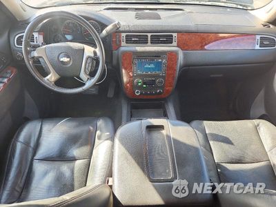 Zdjęcie 8 z 13 samochodu: 2010 CHEVROLET SUBURBAN K1500 LTZ VIN:1GNUKKE36AR103826 - miniatura