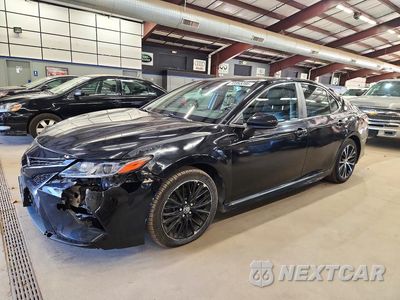 2018 TOYOTA CAMRY SE 4T1B11HK8JU002005 - główne zdjęcie licytacji z USA - miniatura