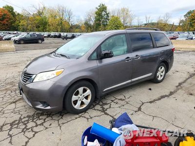2017 TOYOTA SIENNA LE 5TDKZ3DC7HS841911 - główne zdjęcie licytacji z USA - miniatura
