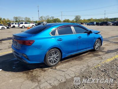 Trzecie zdjęcie samochodu z tyłu: 2022 KIA FORTE GT LINE VIN:3KPF54AD7NE421037 - miniatura