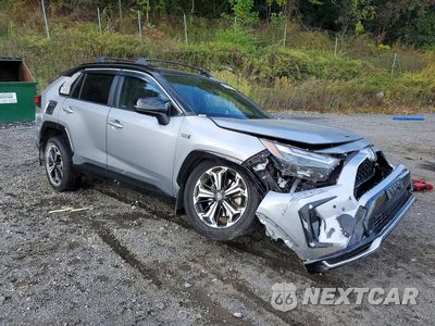 Czwarte zdjęcie samochodu z boku: 2024 TOYOTA RAV4 PRIME XSE VIN:JTMFB3FV1RD180085 - miniatura