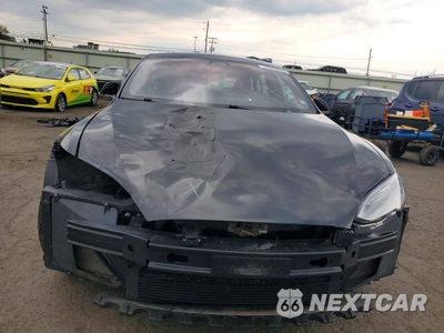 Piąte zdjęcie samochodu w środku: 2016 TESLA MODEL S VIN:5YJSA1E25GF176611 - miniatura