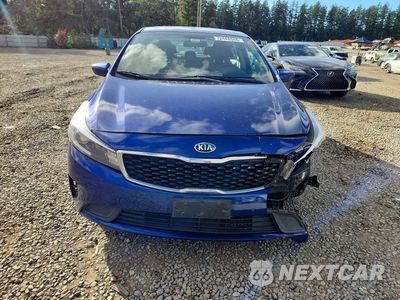 Piąte zdjęcie samochodu w środku: 2017 KIA FORTE LX VIN:3KPFK4A79HE156550 - miniatura
