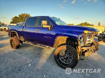Czwarte zdjęcie samochodu z boku: 2020 CHEVROLET SILVERADO K2500 CUSTOM VIN:1GC4YME73LF345743 - miniatura