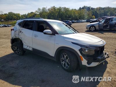 Czwarte zdjęcie samochodu z boku: 2021 KIA SELTOS EX VIN:KNDERCAA0M7184177 - miniatura