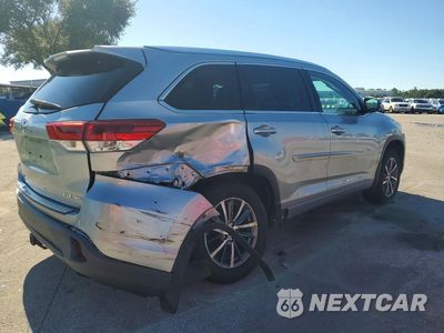 Trzecie zdjęcie samochodu z tyłu: 2018 TOYOTA HIGHLANDER XLE VIN:5TDJZRFH3JS863059 - miniatura