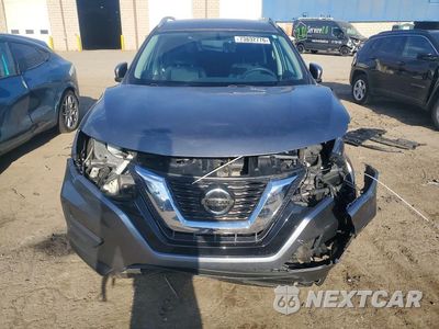 Piąte zdjęcie samochodu w środku: 2018 NISSAN ROGUE SV VIN:KNMAT2MV4JP548234 - miniatura