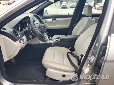 Zdjęcie 7 z 12 samochodu: 2012 MERCEDES-BENZ C 250 VIN:WDDGF4HB9CA724185 - miniatura