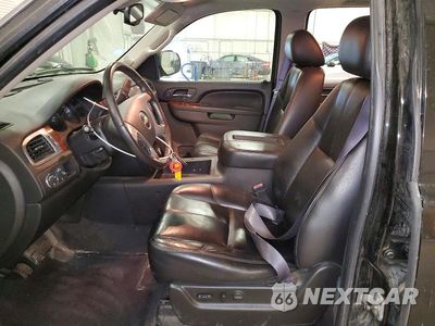 Zdjęcie 7 z 13 samochodu: 2011 CHEVROLET SUBURBAN C1500 LT VIN:1GNSCJE05BR294421 - miniatura