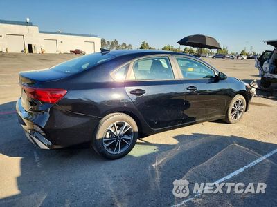 Trzecie zdjęcie samochodu z tyłu: 2024 KIA FORTE LXS VIN:3KPF24AD5RE818079 - miniatura