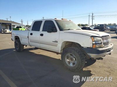 Czwarte zdjęcie samochodu z boku: 2004 CHEVROLET SILVERADO C2500 HEAVY DUTY VIN:1GCHC23124F167408 - miniatura