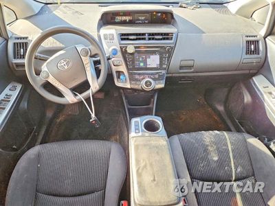 Zdjęcie 8 z 13 samochodu: 2015 TOYOTA PRIUS V THREE VIN:JTDZN3EU8FJ025902 - miniatura