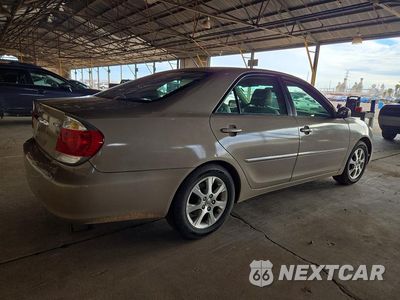 Trzecie zdjęcie samochodu z tyłu: 2005 TOYOTA CAMRY XLE VIN:4T1BE30K25U503456 - miniatura