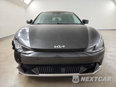 Piąte zdjęcie samochodu w środku: 2023 KIA EV6 WIND VIN:KNDC34LAXP5602207 - miniatura