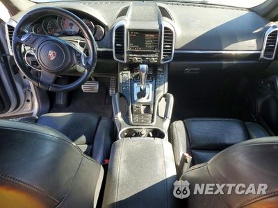 Zdjęcie 8 z 13 samochodu: 2011 PORSCHE CAYENNE S VIN:WP1AB2A29BLA43195 - miniatura