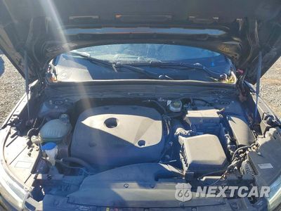 Zdjęcie 12 z 13 samochodu: 2019 VOLVO XC40 T5 MOMENTUM VIN:YV4162UK5K2128491 - miniatura
