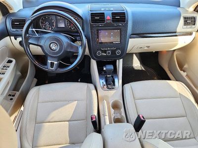 Zdjęcie 8 z 12 samochodu: 2010 VOLKSWAGEN JETTA WOLFSBURG VIN:3VWRA7AJ6AM053558 - miniatura