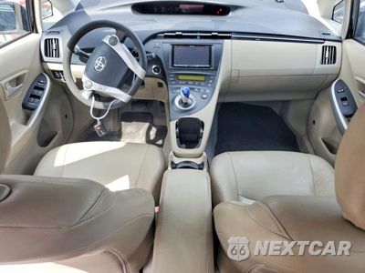 Zdjęcie 8 z 12 samochodu: 2011 TOYOTA PRIUS THREE VIN:JTDKN3DU3B0291198 - miniatura